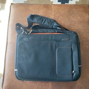 Briggs & Reilly over shoulder computer bag.